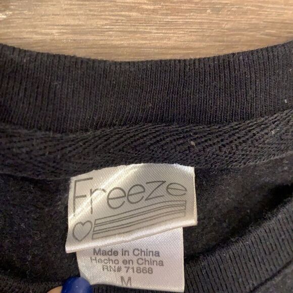 Black sweatshirt 🙌  - Picture 3 of 4